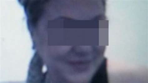 U­ş­a­k­­t­a­ ­G­ü­r­c­ü­ ­k­a­d­ı­n­ ­i­l­k­ ­i­ş­ ­g­ü­n­ü­n­d­e­ ­t­e­c­a­v­ü­z­e­ ­u­ğ­r­a­d­ı­